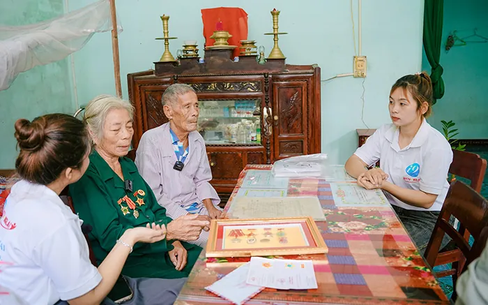 Biểu tượng khóa và khiên bảo vệ, nhấn mạnh cam kết của nhà cái kv888 trong việc bảo vệ người chơi dưới tuổi vị thành niên.